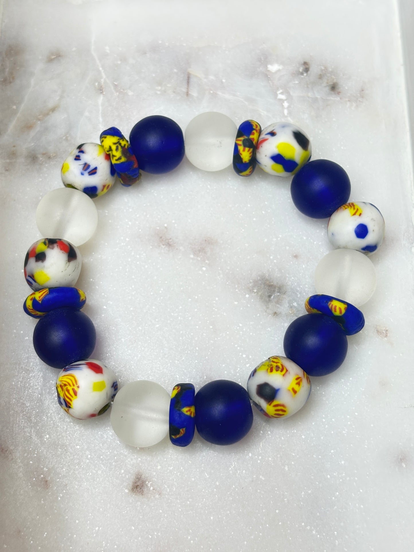 Heritage Bloom – Pulsera Krobo a medida